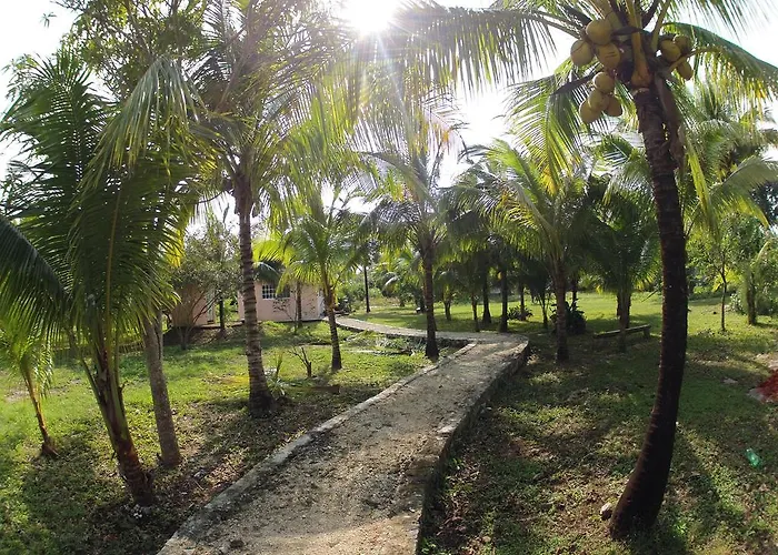 Albergue Rancho Alvarez & *