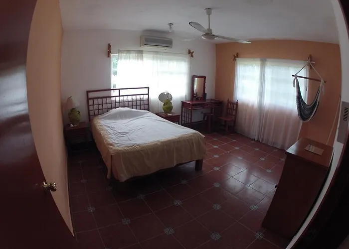 Albergue Rancho Alvarez & *