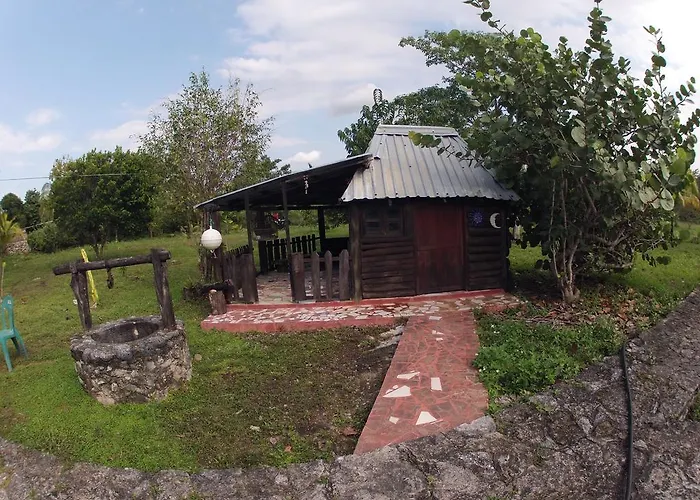 Albergue Rancho Alvarez & *